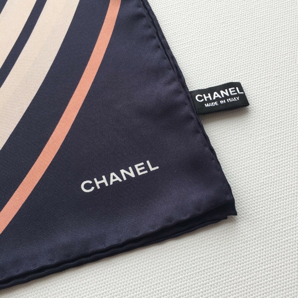 100% Silk CHANEL Black Bag Geometric Print Scarf - Picture 6 of 8